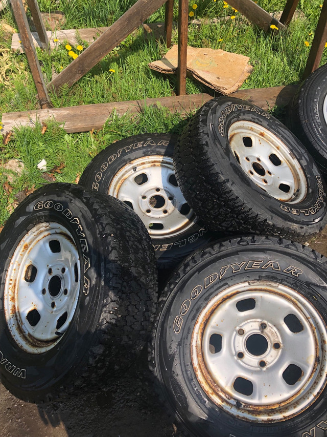 4 Snow tires (LT265/70R17) on Steel rims from a Dodge Ram in Tires & Rims in Gatineau - Image 2