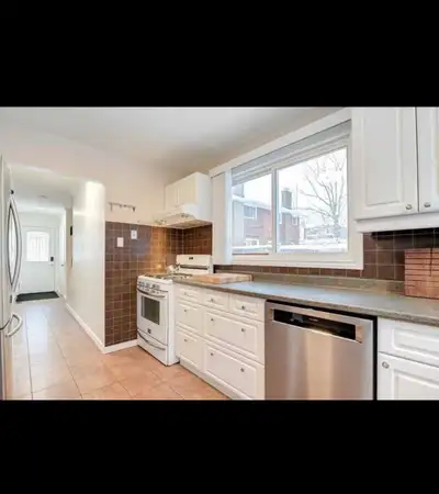 Room Available for 2 ppl $417 plus utilities Other tenants are boys and looking for housemates in sh...