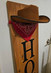 "Howdy" wood sign/decor