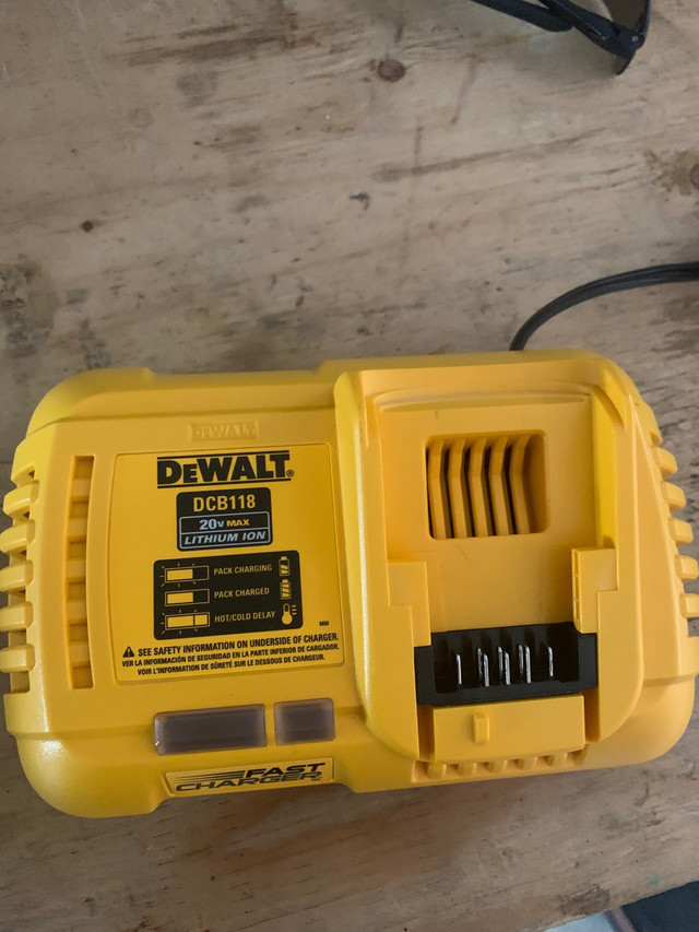 Dewalt 20v Fast Charger in Power Tools in Woodstock