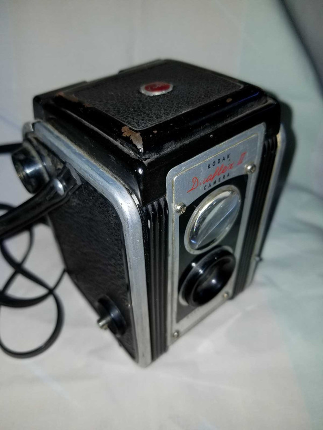 Vintage Kodak Duaflex II Camera Art Deco in Arts & Collectibles in Ottawa - Image 2