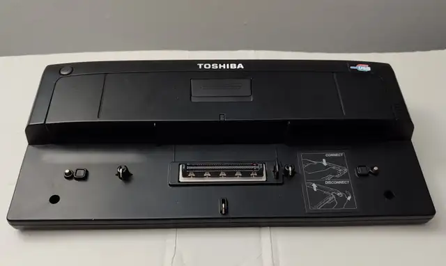 TOSHIBA ADVANCED PORT REPLICATOR II PA3082U-2PRP DOCKING STATION in Laptop Accessories in Laval / North Shore - Image 2