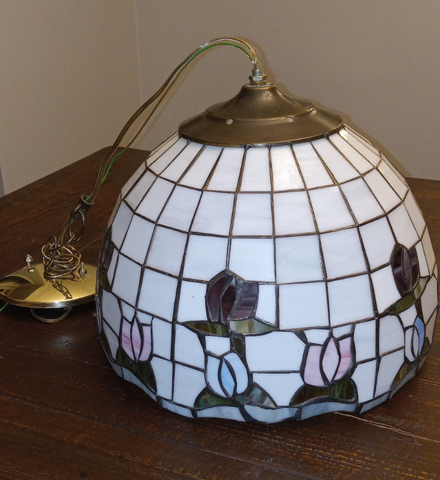 Tiffany-style hanging lamp in Indoor Lighting & Fans in Strathcona County