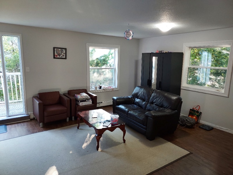 2 Bed, 1 small den and 1 bath unit for sublease/lease transfer Long