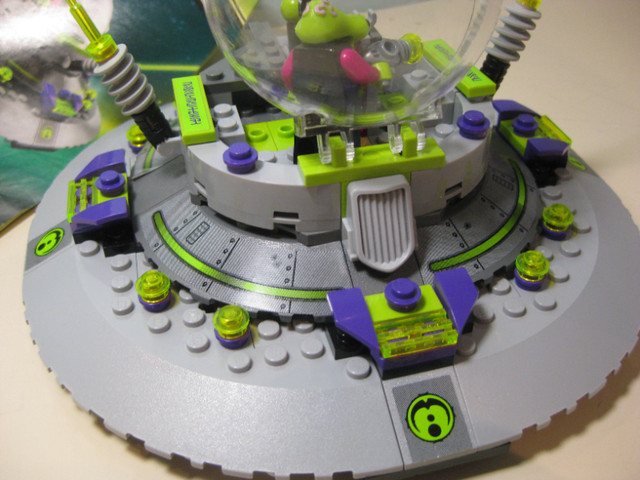 Lego Space Alien Conquest UFO Abduction set (complete w manual) in Toys & Games in Ottawa - Image 4