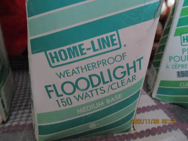 150 Watt Incandescent Flood Light Bulbs in Outdoor Lighting in Kingston - Image 3