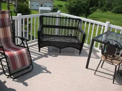 Nous sommes fabricants et installateurs de galeries, balcons, patios et escaliers en fibre de verre....