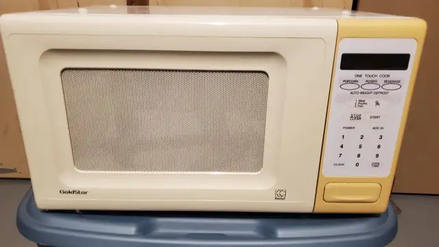 Goldstar Microwave in Microwaves & Cookers in St. Catharines - Image 2