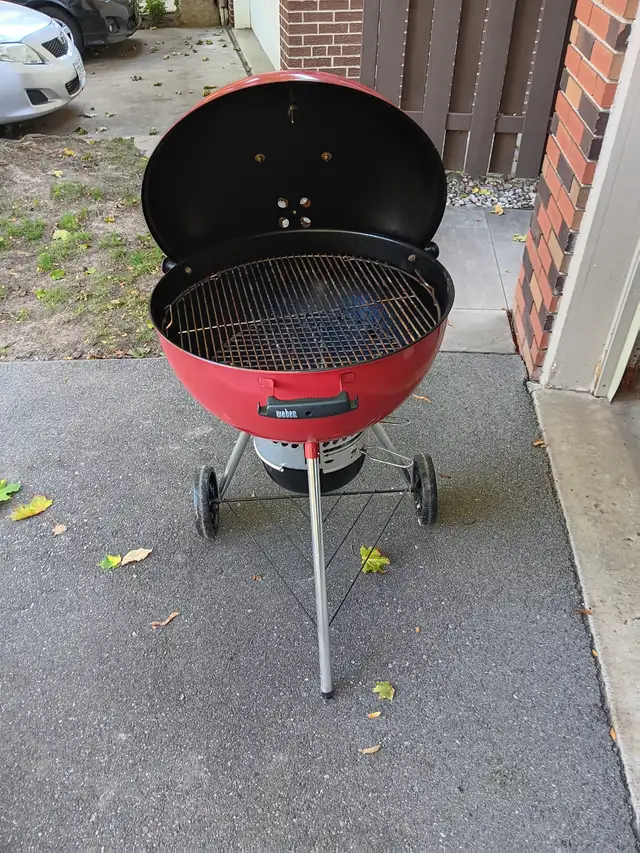 Weber Charcoal BBQ in BBQs & Outdoor Cooking in City of Toronto - Image 3
