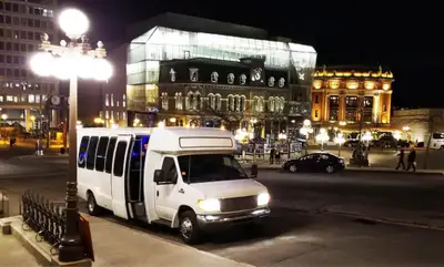 2006 limo bus seats up to 24 passengers meticulously maintained, overhauled AC system with 2 new com...