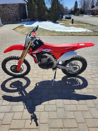 Original owner, always stored inside, mature owner. Used it 1 hr per year x 4 years. Absolutley mint...