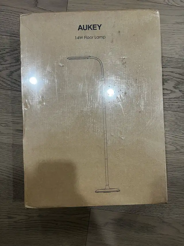 LED floor lamp in Indoor Lighting & Fans in Markham / York Region - Image 3