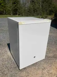 Refrigerator - 5.6 cubic ft