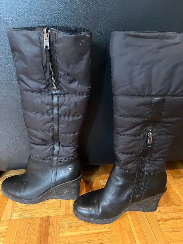 Bottes d’hivers UGG femme in Women's - Shoes in City of Montréal - Image 2