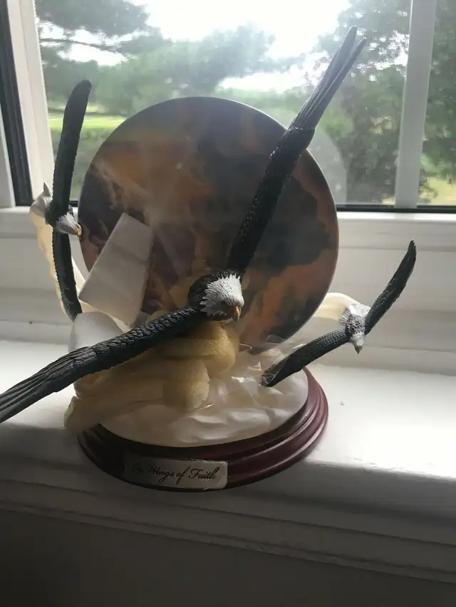 Eagle sculpture in Arts & Collectibles in Peterborough - Image 2