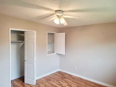 Cozy 2 bed 1 bath main floor in a safe & desirable neighborhood