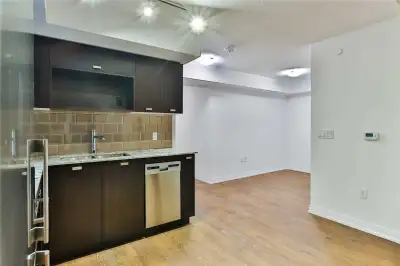 1br - 700ft2 - 1825 - 275 Village Green Square (Scarborough