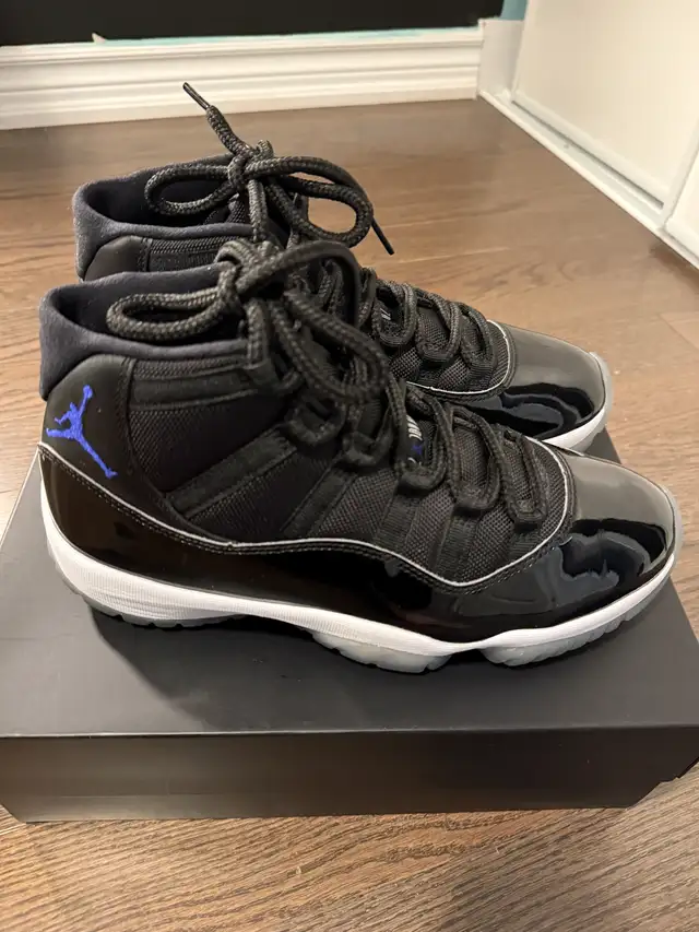 Jordan 11 Space Jam - 2016 Retro - Size 9 in Men's Shoes in Markham / York Region - Image 3