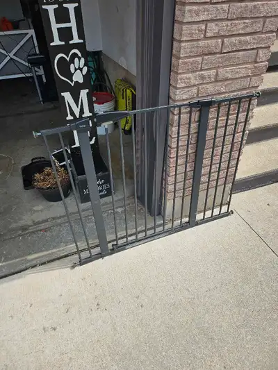 (Big gate in picture) -bought for $180 brand new -comes with all mounting equipment and extra parts...
