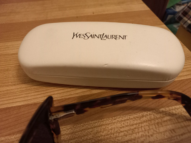 YSL sunglasses plus case in Women's - Other in Mississauga / Peel Region - Image 3