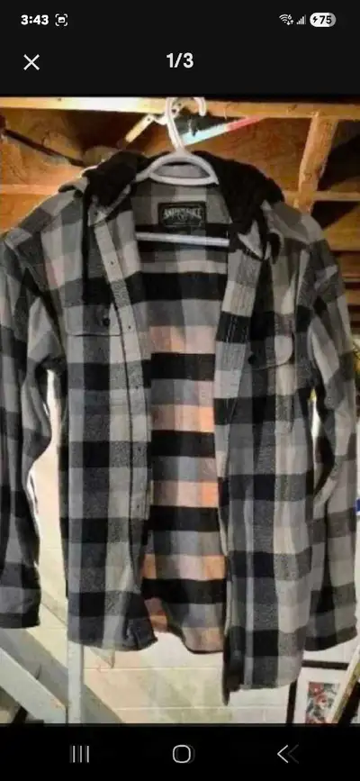 This American Eagle flannel shirt, complete with a cozy hood, is perfect for adding a layer of warmt...