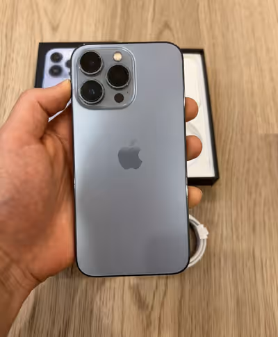 iPhone 13 Pro no dames in great condition pick up only
