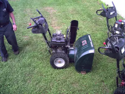 REPARATION de TRACTEUR A GAZON , souffleuse .petit moteur a gaz travail a domicile REPARATION garant...