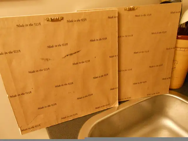 Flower Picture Set - 2 in Home Décor & Accents in Hamilton - Image 5