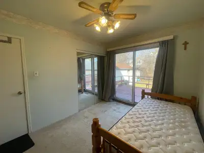 -Looking for Female professional/student -Available immediately, located Kennedy/Lawerence , Scarbor...
