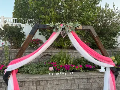 Pick up in Lakeland area of Sherwood park, no holds without EMT 6m of pink tulle fabric $50 6m of wh...