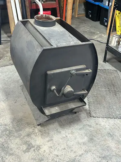 Poêle à bois robuste / Heavy Duty Wood Stove, View more
