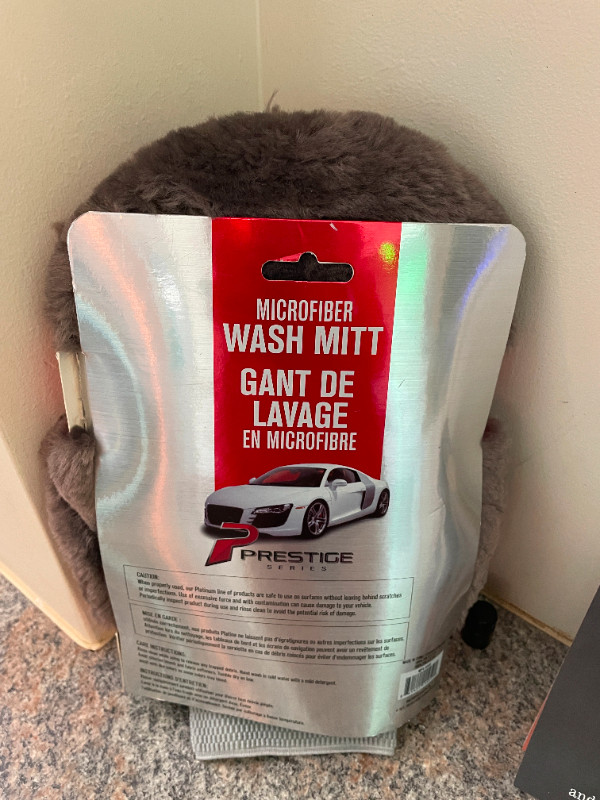Prestige Microfibre Car Wash Mitt in Other in Oakville / Halton Region - Image 2