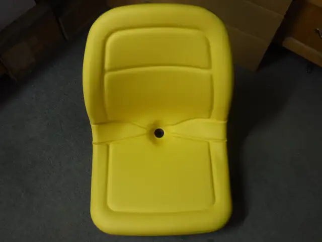 Universal Yellow Seat for Garden or Farm Tractor 17 3/4"W x 21"H in Lawnmowers & Leaf Blowers in Trenton - Image 2