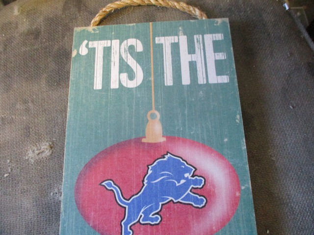 'TIS THE SEASON NFL DETROIT LIONS WOOD WALL SIGN $10. VINTAGE in Arts & Collectibles in Winnipeg - Image 2