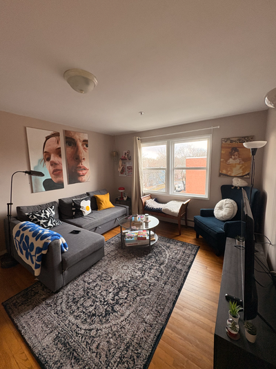 Bright and spacious top-floor (4 floors) 1 bedroom / 1 bathroom apartment located in a quiet residen...