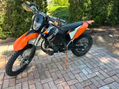 KTM 2 stroke dirt bike in very good condition. Original plastics, $2800 spent last year at valley mo...