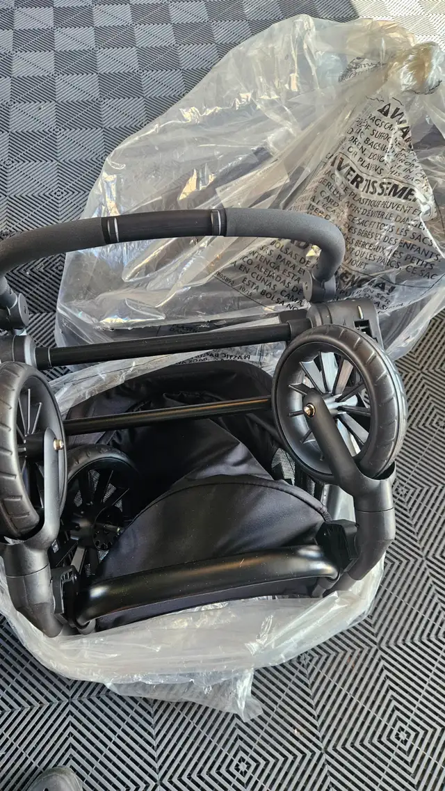 Evenflo Pivot Xpand Modular Travel System Stroller with SafeMax in Strollers, Carriers & Car Seats in Edmonton - Image 6