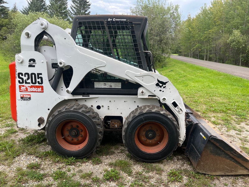 2011 bobcat S205 Skid Steer Heavy Equipment St. Albert Kijiji