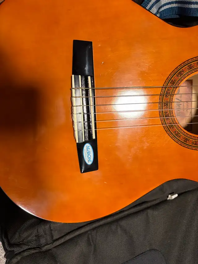 Acoustic Guitar 30 inch in Guitars in City of Montréal - Image 3