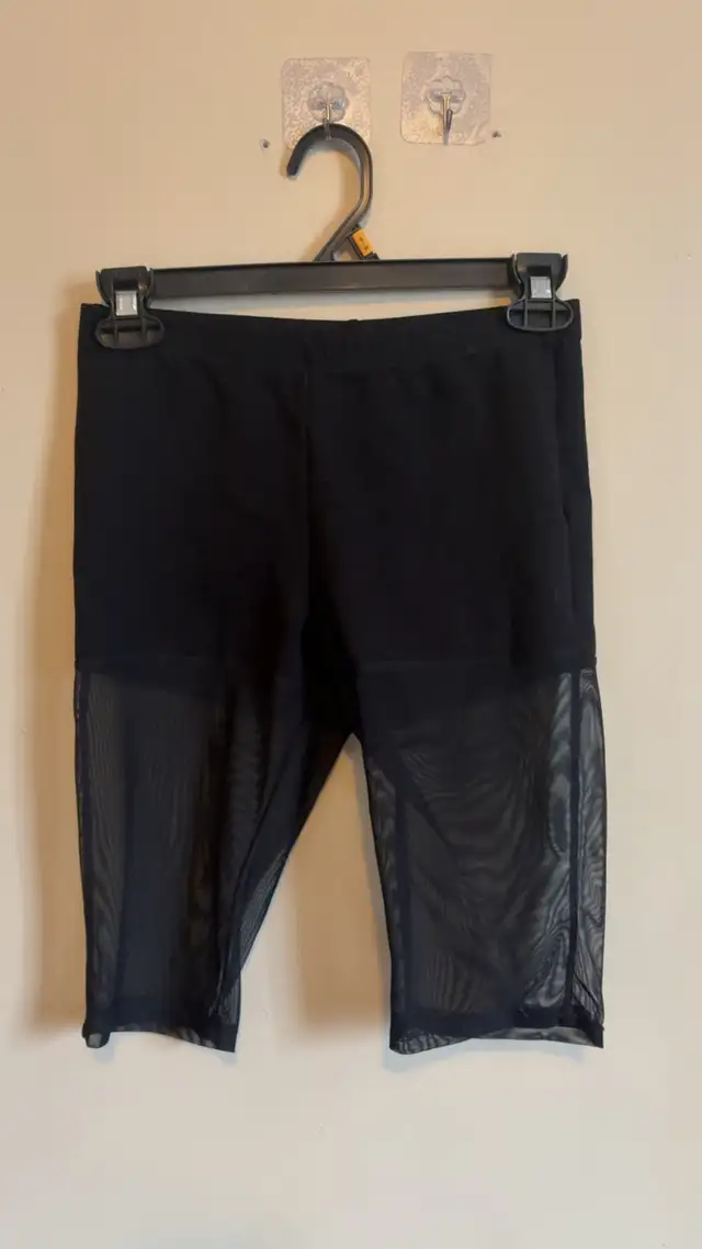 FashionNova top/shorts set xs in Women's - Tops & Outerwear in City of Halifax - Image 3