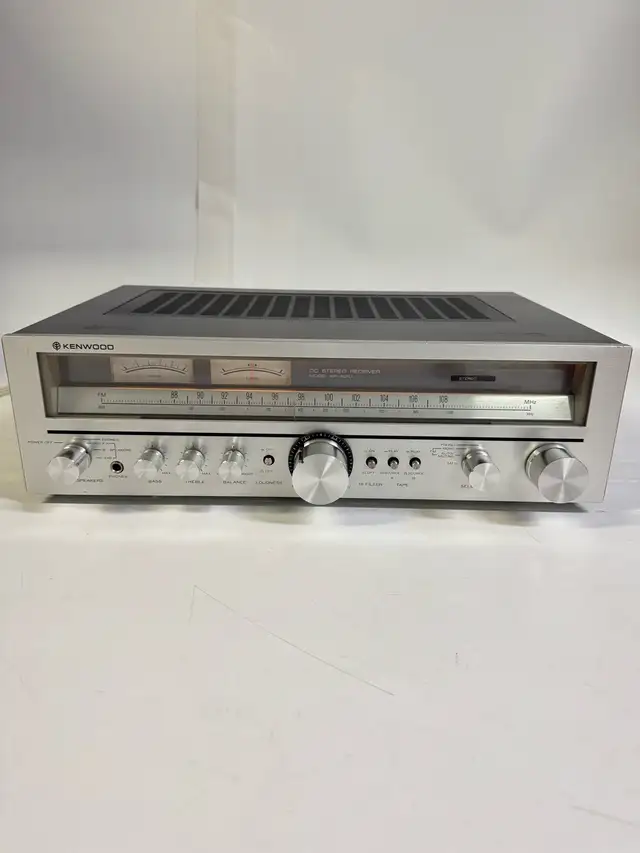 Vintage Kenwood KR-4010 AM/FM Stereo Receiver Wooden Case  in Stereo Systems & Home Theatre in City of Toronto - Image 2