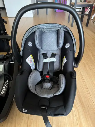 2 Evenflo infant car seats with base, View more