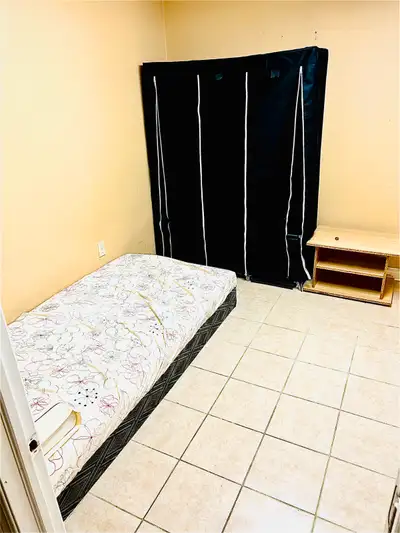 Only females preferred !!! Private room in a furnished basement in Heartland center, Mississauga nea...
