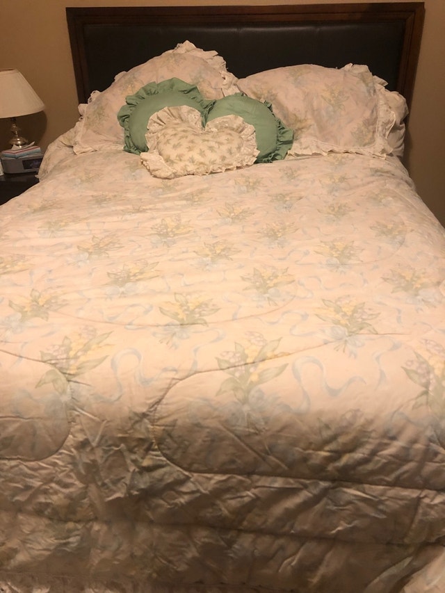12 piece reversible comforter set Bedding ChathamKent Kijiji