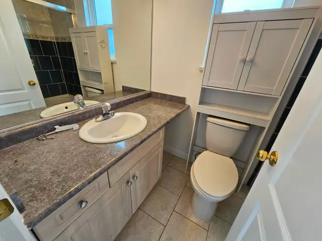 Vancouver 3 Bedrooms House Up for rent! Double Garage Included! in Long Term Rentals in Vancouver - Image 11