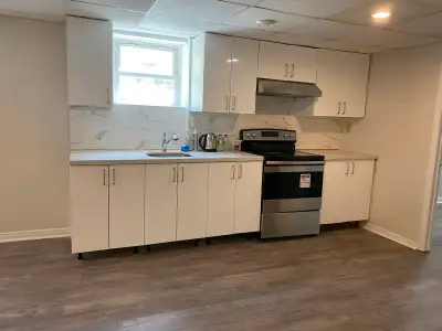 One Bedroom Apartment, All Inclusive! Renovated. Great Layout and Tons of Natural Light. Close to Bu...