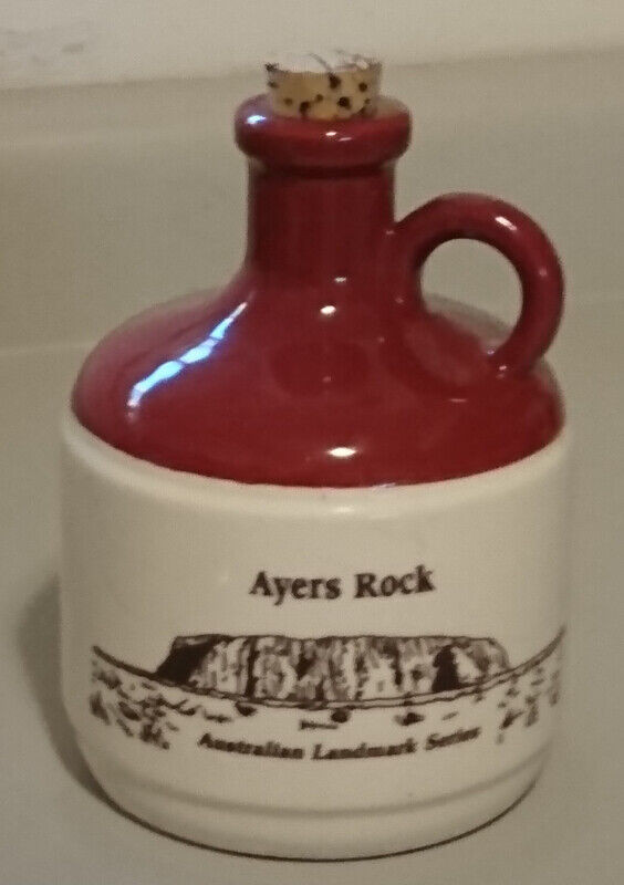 Vintage Rare Ayers Rock Australian Landmark Pottery Jug/Decanter in Arts & Collectibles in Oshawa / Durham Region