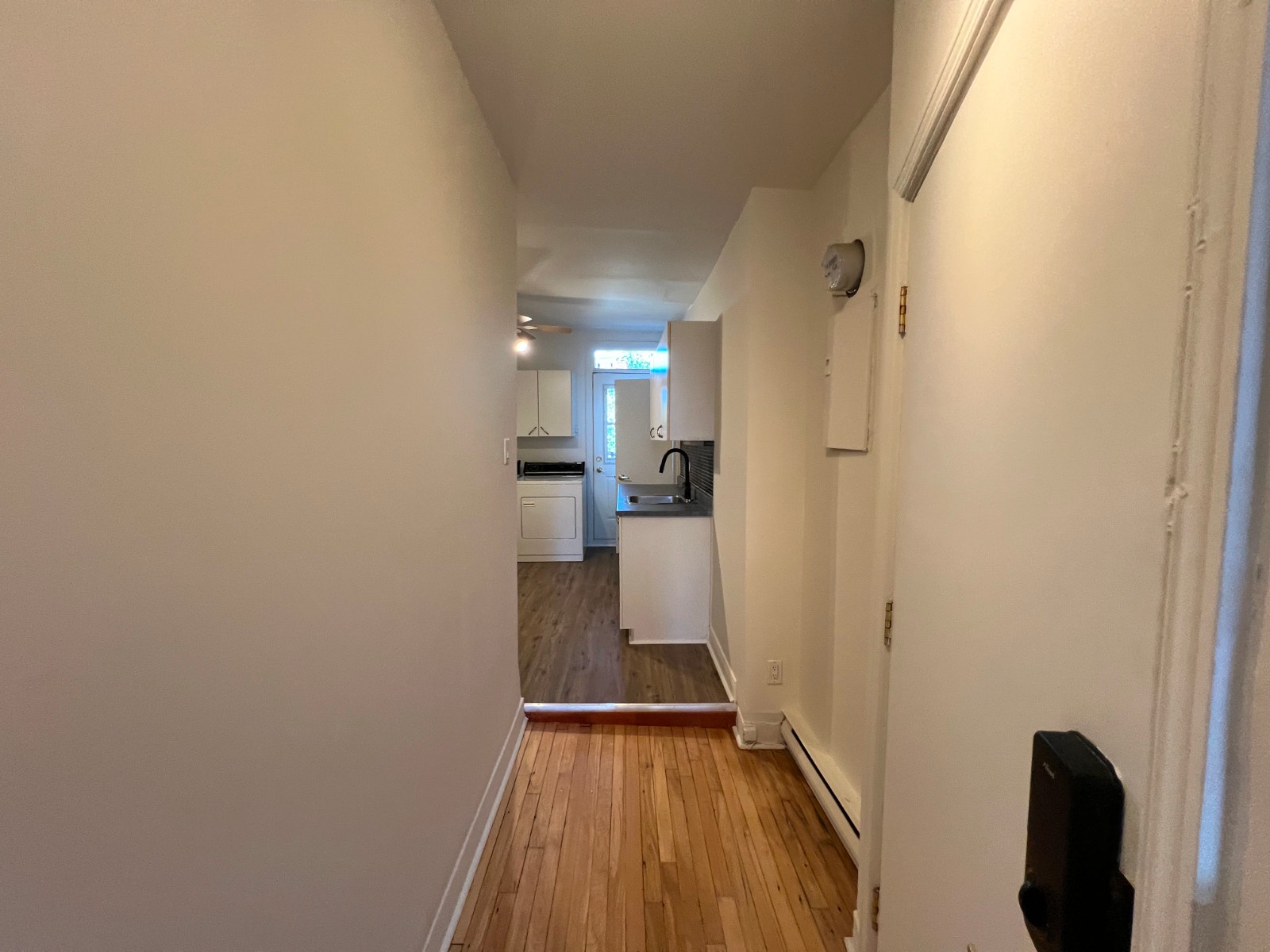 1 bedroom, 4 minutes walk from metro, 3rd floor, pet friendly — photo 3