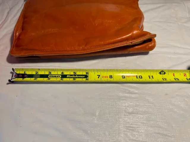 VINTAGE SHOULDER BAG, PURSE, PAPAYA COLOR in Women's - Bags & Wallets in City of Montréal - Image 4