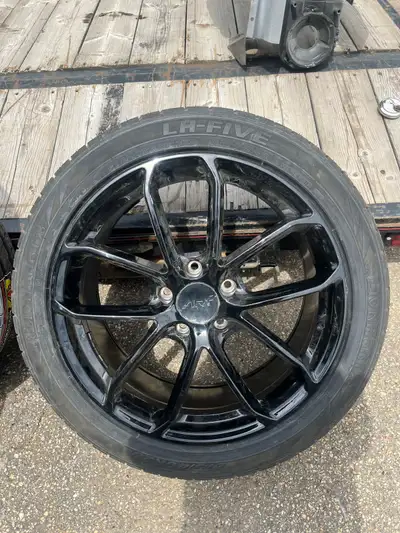 These Lionhart tires and rims are sized at R20 and come as a set. The rims are a sleek black, which...